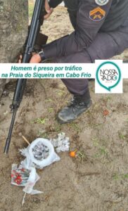 Leia mais sobre o artigo Homem é preso por tráfico na  Praia do Siqueira em Cabo Frio
