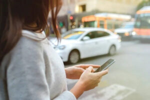 Leia mais sobre o artigo Agora é lei: Rio ganha programa de combate ao assédio em aplicativos de transporte