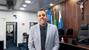Leia mais sobre o artigo O perigo de se chegar chutando a porta na Câmara 