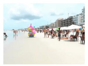 Leia mais sobre o artigo Especialista critica montagem de cercadinhos na Praia do Forte, em Cabo Frio