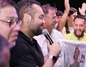Leia mais sobre o artigo Bolsonaro em visita a Região dos Lagos sela apoio a Dr. Serginho em Cabo Frio e Rafael Aguiar em Búzios