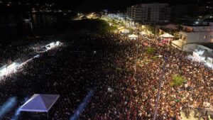 Leia mais sobre o artigo Mais de 130 mil pessoas comemoram os 39 anos de Arraial do Cabo em grande estilo