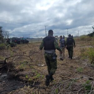Leia mais sobre o artigo Arraial do Cabo realiza operação para retirar demarcações irregulares em área de invasão
