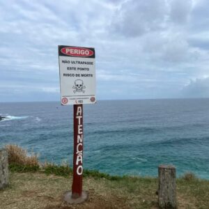 Leia mais sobre o artigo Novas placas de sinalização começam a ser instaladas na Praia Grande