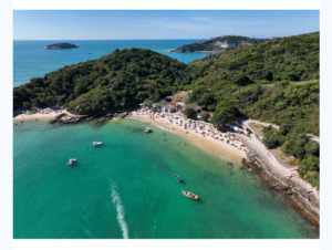 Leia mais sobre o artigo Praias do Forno e Azeda/Azedinha estão entre as melhores praias 2024 de toda a América latina, no ranking anual da Rede Proplayas