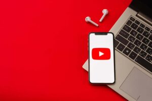 Leia mais sobre o artigo Após ação do MPF e da DPU, Justiça suspende exibição de vídeos que exaltam violência policial no YouTube