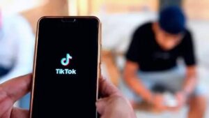 Leia mais sobre o artigo Justiça Federal acolhe parecer do MPF e condena influencer por postagem ofensiva contra mulheres na rede social Tik Tok