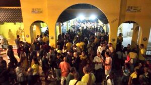 Leia mais sobre o artigo Primeiro dia de campanha de Alexandre Martins tem 800 carros adesivados e 1.500 pessoas na inauguração do comitê