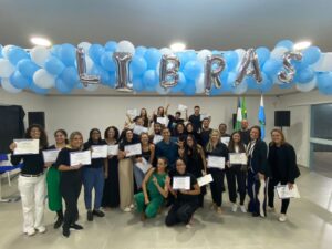 Leia mais sobre o artigo Secretaria da Pessoa com Deficiência realiza primeira formatura do Curso Práticas em Libras
