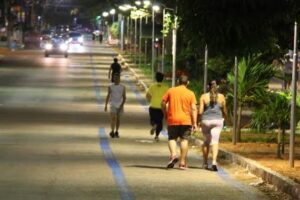 Leia mais sobre o artigo Exercício aeróbico à noite traz mais benefícios para idosos hipertensos do que o realizado pela manhã, aponta pesquisa da USP