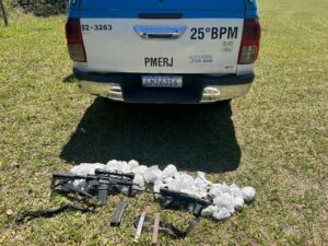 Leia mais sobre o artigo Polícia Militar apreende fuzil, metralhadora e entorpecentes em Armação dos Búzios