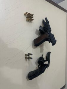 Leia mais sobre o artigo Menor é apreendido por porte ilegal de arma de fogo em Saquarema