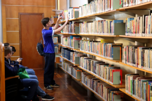 Leia mais sobre o artigo O Brasil que lê menos: pesquisa aponta perda de quase 7 milhões de leitores em 4 anos; veja raio X