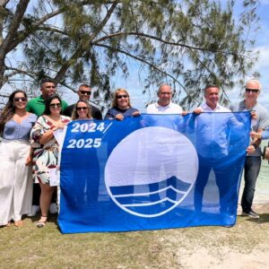 Leia mais sobre o artigo Arraial do Cabo recebe sua primeira Bandeira Azul