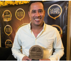 Leia mais sobre o artigo Vereador eleito de CaboFrio Johnny Costa é eleito Revelação do Ano no prêmio Nossa Rádio Destaques 2024