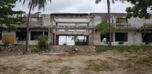 Leia mais sobre o artigo Por recomendação do MPF, município de Cabo Frio (RJ) busca demolição de hotel abandonado em praia