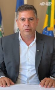 Leia mais sobre o artigo Dr. Serginho vai parcelar o pagamento de Dezembro em 10x e servidores lembram que nem Marquinho Mendes na época com até 6 folhas de atraso tomou essa atitude