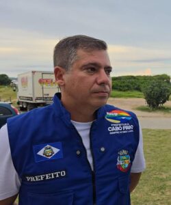 Leia mais sobre o artigo Dr. Serginho lança programa de primeiro emprego para jovens com salário de 3 mil e população questiona o ‘ estado de calamidade’ e parcelamento de 10x do salário do servidor