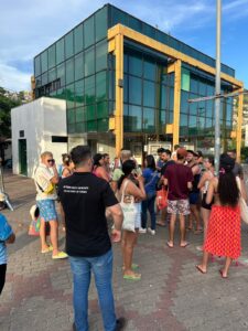 Leia mais sobre o artigo Homem é conduzido à delegacia após ser flagrado exercendo ilegalmente a profissão de guia de turismo em Arraial do Cabo