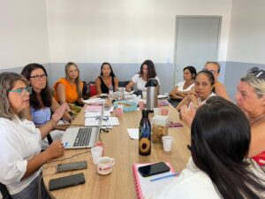 Leia mais sobre o artigo Secretaria de Educação de Arraial do Cabo discute novos métodos para a Educação Especial e Inclusiva