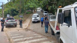 Leia mais sobre o artigo Prefeitura de Búzios realiza Operação Limpa Rua de carros abandonados nas vias públicas do município