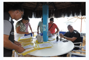 Leia mais sobre o artigo Secretaria de Segurança e Ordem Pública de Búzios conclui itinerância de Postura e realiza entrega de novos crachás para trabalhadores das praias do município