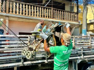 Leia mais sobre o artigo Mais de duas toneladas de entulho são recolhidas em ação de zeladoria da Prefeitura de Arraial do Cabo