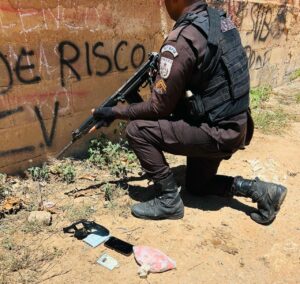 Leia mais sobre o artigo Polícia Militar apreende arma e drogas com dois homens e um menor em Búzios