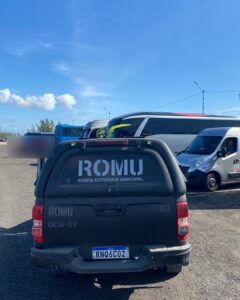 Leia mais sobre o artigo Vans de turismo são flagradas com autorização adulterada em Arraial do Cabo; caso vai parar na delegacia