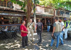 Leia mais sobre o artigo Prefeitura de Búzios realiza fiscalização ambiental para identificar e coibir ligações de esgoto em comércios no Centro