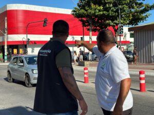 Leia mais sobre o artigo Transporte turístico irregular é alvo de fiscalização em Arraial do Cabo