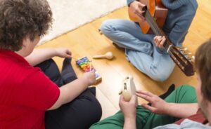 Leia mais sobre o artigo Prefeitura de Búzios promove projeto de Musicoterapia Parental para fortalecer laços familiares