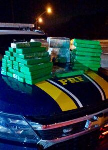 Leia mais sobre o artigo Homem é preso com mais de 70 quilos de maconha em Casimiro de Abreu