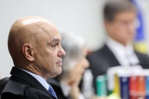 Leia mais sobre o artigo Moraes arquiva investigação sobre Bolsonaro no caso da fraude no cartão de vacina