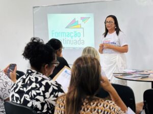 Leia mais sobre o artigo Formação continuada reúne gestores escolares para análise de indicadores da alfabetização em Arraial do Cabo