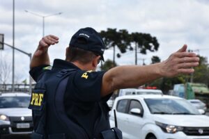 Leia mais sobre o artigo PRF intensifica policiamento nas BRs por causa do Dia do Trabalhador