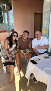 Leia mais sobre o artigo Chuchu comemora aniversário da esposa com a presença do Marcelo Magno, Prefeito de Arraial do Cabo