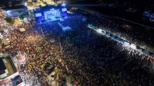 Leia mais sobre o artigo Arraial do Cabo faz show de aniversário de 40 anos e dá show