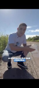 Leia mais sobre o artigo Raphael Braga tenta lacrar na Estrada da Fazendinha mas se esquece que seu pai foi Prefeito por 12 anos e não fez nada lá
