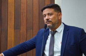 Leia mais sobre o artigo Vereador fanfarrão faz lei contra cobrança do hidrômetro mas não fiscaliza a cobrança ilegal da Prolagos em Cabo Frio