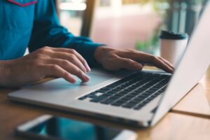 Leia mais sobre o artigo MEC proíbe educação à distância (EAD) em Direito e em outras 4 graduações; veja quais