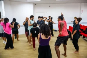 Leia mais sobre o artigo “Por uma teatralidade física” retorna em 2025 consolidando Maricá como polo de artes performativas
