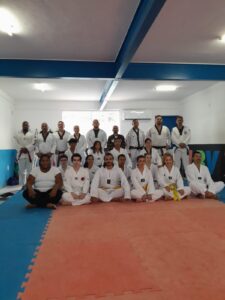 Leia mais sobre o artigo Graduados no Tatame: Projeto de Artes Marciais Celebra Conquistas em Cabo Frio