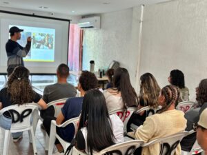 Leia mais sobre o artigo Semas realiza oficina de sinalização rústica em Arraial do Cabo