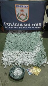 Leia mais sobre o artigo Jovem  é preso com mais de 1.500 pinos de cocaína em Cabo Frio