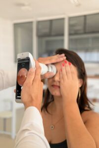 Leia mais sobre o artigo PREFEITURA DE ARRAIAL DO CABO LANÇA PROJETO PIONEIRO DE PREVENÇÃO À CEGUEIRA EM DIABÉTICOS, EM PARCERIA COM A BAYER