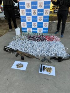 Leia mais sobre o artigo Polícia Militar apreende Fuzil, pistola e grande quantidade de entorpecentes em Cabo Frio