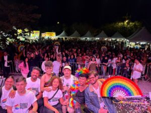Leia mais sobre o artigo Centenas de pessoas participam da 10ª Pride Búzios na Praça da Ferradura