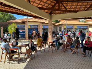 Leia mais sobre o artigo Comunidade Quilombola de Búzios recebe ação do Projeto Alok Aldeia em Foco no Mercado do Pescador, na Rasa