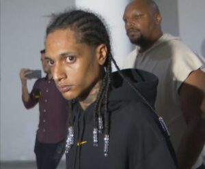 Leia mais sobre o artigo Justiça manda prender Oruam; rapper foi indiciado por 6 crimes